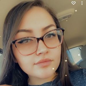 Meet your Posher, Alyssa